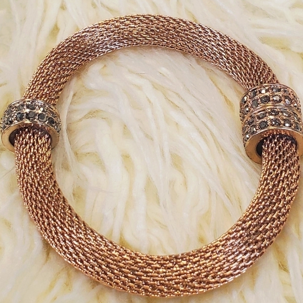 Rose Gold Tone Mesh Bracelet.🌴